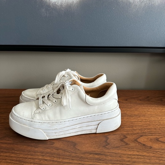 White leather sneakers size 7 - Picture 1 of 4